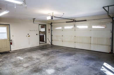 SPACIOUS 2 LEVEL GOLF FRONT HOME!!! Updated Kitchen, & Bathrooms on Druid Hills Golf Club in Tennessee - for sale on GolfHomes.com, golf home, golf lot