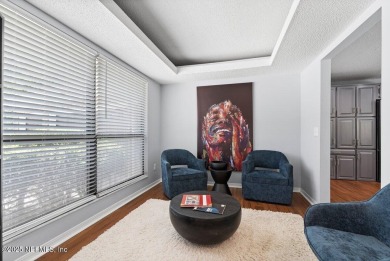 This stunning 3 bedroom, 3 bathroom all-brick home sits on a on Hyde Park Golf Club in Florida - for sale on GolfHomes.com, golf home, golf lot