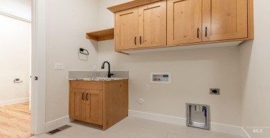 Just Finished and ready to close!  This beautifully designed on Hunters Point Golf Club in Idaho - for sale on GolfHomes.com, golf home, golf lot
