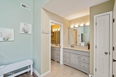 This charming two bedroom, two bath villa offers the perfect on Shipyard Golf Club in South Carolina - for sale on GolfHomes.com, golf home, golf lot