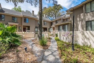 This charming two bedroom, two bath villa offers the perfect on Shipyard Golf Club in South Carolina - for sale on GolfHomes.com, golf home, golf lot