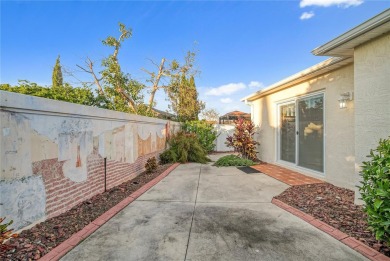 **Charming Courtyard Villa in the Heart of The Villages**

 on Oakleigh Executive Golf Course in Florida - for sale on GolfHomes.com, golf home, golf lot