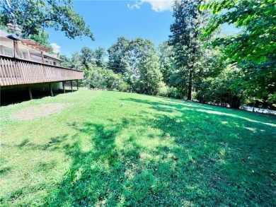 Beautiful Bella Vista home on the outskirts of town. Great open on Bella Vista Country Club - Berksdale in Arkansas - for sale on GolfHomes.com, golf home, golf lot