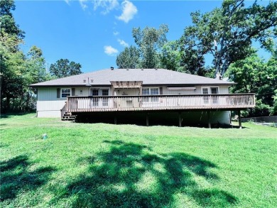 Beautiful Bella Vista home on the outskirts of town. Great open on Bella Vista Country Club - Berksdale in Arkansas - for sale on GolfHomes.com, golf home, golf lot