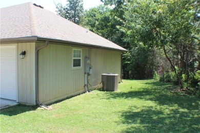 Beautiful Bella Vista home on the outskirts of town. Great open on Bella Vista Country Club - Berksdale in Arkansas - for sale on GolfHomes.com, golf home, golf lot