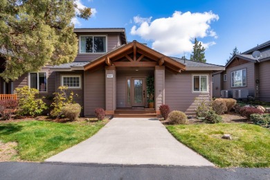 Discover the essence of Eagle Crest in this inviting corner unit on Eagle Crest Golf Resort - Resort Course in Oregon - for sale on GolfHomes.com, golf home, golf lot