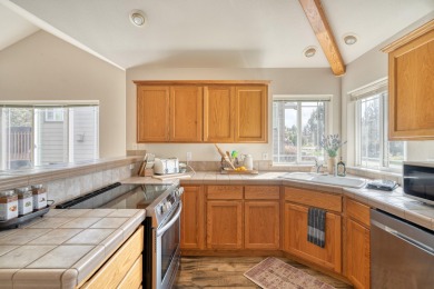 Discover the essence of Eagle Crest in this inviting corner unit on Eagle Crest Golf Resort - Resort Course in Oregon - for sale on GolfHomes.com, golf home, golf lot