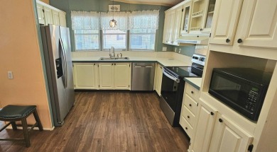 Furnished, spacious 2 bedroom 2 bath home in 55 + Resort style on Zephyrhills Municipal Golf Course in Florida - for sale on GolfHomes.com, golf home, golf lot