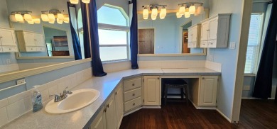 Furnished, spacious 2 bedroom 2 bath home in 55 + Resort style on Zephyrhills Municipal Golf Course in Florida - for sale on GolfHomes.com, golf home, golf lot
