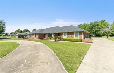 **Charming Remodeled Home in Willowbrook Addition**

Discover on Elks Country Club in Oklahoma - for sale on GolfHomes.com, golf home, golf lot