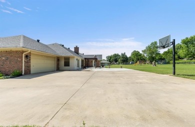 **Charming Remodeled Home in Willowbrook Addition**

Discover on Elks Country Club in Oklahoma - for sale on GolfHomes.com, golf home, golf lot