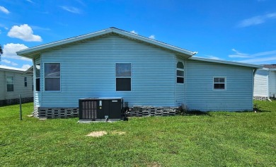 Furnished, spacious 2 bedroom 2 bath home in 55 + Resort style on Zephyrhills Municipal Golf Course in Florida - for sale on GolfHomes.com, golf home, golf lot