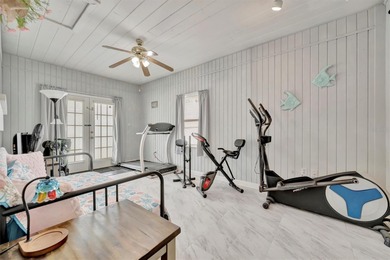 Charming fully furnished Bradenton home featuring 2 bedrooms, 1 on Bradenton Country Club in Florida - for sale on GolfHomes.com, golf home, golf lot