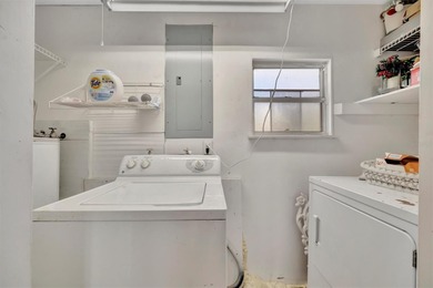 Charming fully furnished Bradenton home featuring 2 bedrooms, 1 on Bradenton Country Club in Florida - for sale on GolfHomes.com, golf home, golf lot