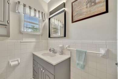 Charming fully furnished Bradenton home featuring 2 bedrooms, 1 on Bradenton Country Club in Florida - for sale on GolfHomes.com, golf home, golf lot