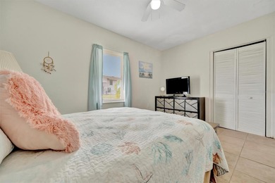 Charming fully furnished Bradenton home featuring 2 bedrooms, 1 on Bradenton Country Club in Florida - for sale on GolfHomes.com, golf home, golf lot