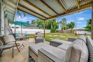 Charming fully furnished Bradenton home featuring 2 bedrooms, 1 on Bradenton Country Club in Florida - for sale on GolfHomes.com, golf home, golf lot