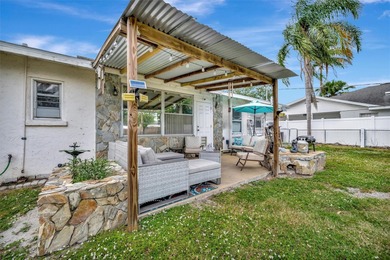 Charming fully furnished Bradenton home featuring 2 bedrooms, 1 on Bradenton Country Club in Florida - for sale on GolfHomes.com, golf home, golf lot