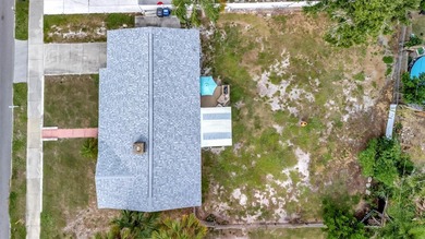 Charming fully furnished Bradenton home featuring 2 bedrooms, 1 on Bradenton Country Club in Florida - for sale on GolfHomes.com, golf home, golf lot