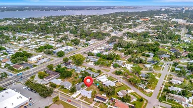 Charming fully furnished Bradenton home featuring 2 bedrooms, 1 on Bradenton Country Club in Florida - for sale on GolfHomes.com, golf home, golf lot