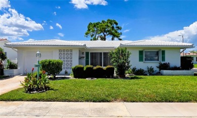 Welcome to this amazing 2-bedroom, 2-bath home, perfectly on Mainlands Golf Club in Florida - for sale on GolfHomes.com, golf home, golf lot