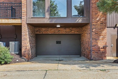 Welcome to this inviting ground-level condo located in the heart on Creve Coeur Golf Course in Missouri - for sale on GolfHomes.com, golf home, golf lot