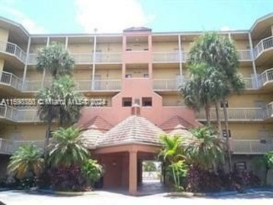 COZY APARTMENT @ LAS VISTAS AT DORAL!!EXCELLENT LAYOUT, PLENTY on Doral Golf Resort in Florida - for sale on GolfHomes.com, golf home, golf lot