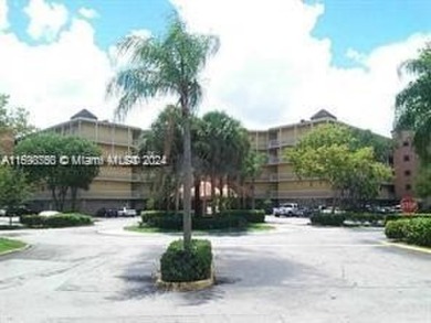 COZY APARTMENT @ LAS VISTAS AT DORAL!!EXCELLENT LAYOUT, PLENTY on Doral Golf Resort in Florida - for sale on GolfHomes.com, golf home, golf lot