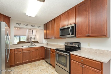 Welcome to this charming, light-filled condo in the highly on Spruce Creek Golf Club in Florida - for sale on GolfHomes.com, golf home, golf lot