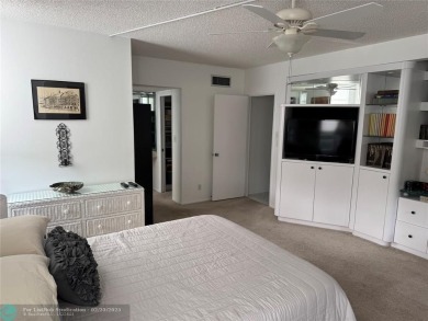 Convenient first floor unit condo in the tropical Palm Aire on Palm-Aire Country Club and Resort - The Oaks in Florida - for sale on GolfHomes.com, golf home, golf lot