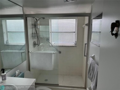 Convenient first floor unit condo in the tropical Palm Aire on Palm-Aire Country Club and Resort - The Oaks in Florida - for sale on GolfHomes.com, golf home, golf lot