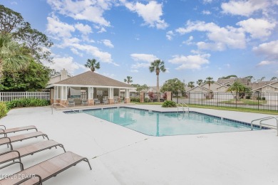 Welcome to this charming, light-filled condo in the highly on Spruce Creek Golf Club in Florida - for sale on GolfHomes.com, golf home, golf lot