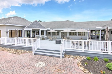 Welcome to this charming, light-filled condo in the highly on Spruce Creek Golf Club in Florida - for sale on GolfHomes.com, golf home, golf lot