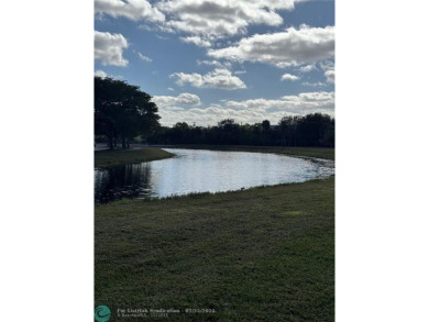 Convenient first floor unit condo in the tropical Palm Aire on Palm-Aire Country Club and Resort - The Oaks in Florida - for sale on GolfHomes.com, golf home, golf lot