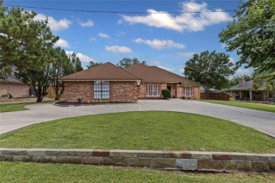 This spacious home features a fresh interior paint job and on De Cordova Bend Country Club in Texas - for sale on GolfHomes.com, golf home, golf lot