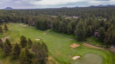 Beautifully updated turnkey Mountain View Lodge Condo with on Sunriver Woodlands Golf Course in Oregon - for sale on GolfHomes.com, golf home, golf lot