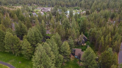 Beautifully updated turnkey Mountain View Lodge Condo with on Sunriver Woodlands Golf Course in Oregon - for sale on GolfHomes.com, golf home, golf lot
