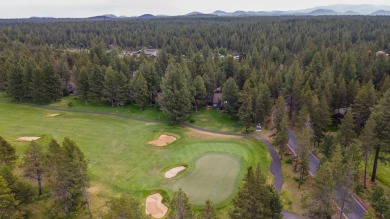 Beautifully updated turnkey Mountain View Lodge Condo with on Sunriver Woodlands Golf Course in Oregon - for sale on GolfHomes.com, golf home, golf lot