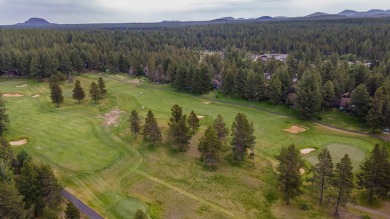 Beautifully updated turnkey Mountain View Lodge Condo with on Sunriver Woodlands Golf Course in Oregon - for sale on GolfHomes.com, golf home, golf lot
