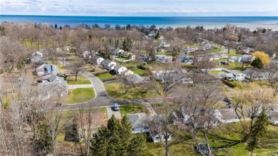 This pristine 1957 mid-century ranch has been lovingly on Lake Shore Country Club - Lake Shore 1 in New York - for sale on GolfHomes.com, golf home, golf lot