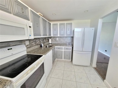 Welcome to your cozy 2-Bedroom, 2-Bathroom unit, located on the on Inverrary Country Club in Florida - for sale on GolfHomes.com, golf home, golf lot