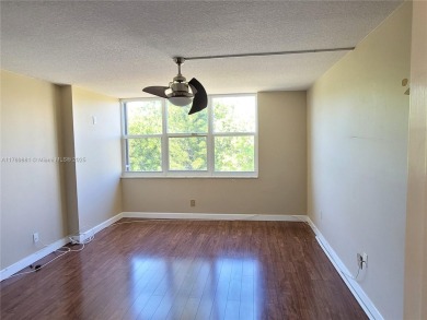 Welcome to your cozy 2-Bedroom, 2-Bathroom unit, located on the on Inverrary Country Club in Florida - for sale on GolfHomes.com, golf home, golf lot