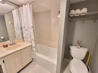 Welcome to your cozy 2-Bedroom, 2-Bathroom unit, located on the on Inverrary Country Club in Florida - for sale on GolfHomes.com, golf home, golf lot