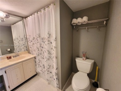 Welcome to your cozy 2-Bedroom, 2-Bathroom unit, located on the on Inverrary Country Club in Florida - for sale on GolfHomes.com, golf home, golf lot
