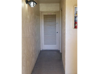 Welcome to your cozy 2-Bedroom, 2-Bathroom unit, located on the on Inverrary Country Club in Florida - for sale on GolfHomes.com, golf home, golf lot