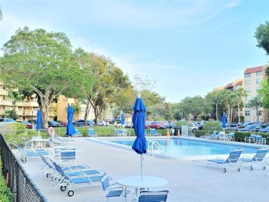 Welcome to your cozy 2-Bedroom, 2-Bathroom unit, located on the on Inverrary Country Club in Florida - for sale on GolfHomes.com, golf home, golf lot