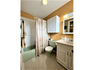 Well maintained 2 story 2/2.5 bath townhome in Kendale Lakes on Miccosukee Golf and Country Club in Florida - for sale on GolfHomes.com, golf home, golf lot