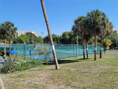 Welcome to your cozy 2-Bedroom, 2-Bathroom unit, located on the on Inverrary Country Club in Florida - for sale on GolfHomes.com, golf home, golf lot