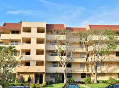 Welcome to your cozy 2-Bedroom, 2-Bathroom unit, located on the on Inverrary Country Club in Florida - for sale on GolfHomes.com, golf home, golf lot
