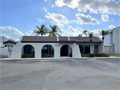 Well maintained 2 story 2/2.5 bath townhome in Kendale Lakes on Miccosukee Golf and Country Club in Florida - for sale on GolfHomes.com, golf home, golf lot